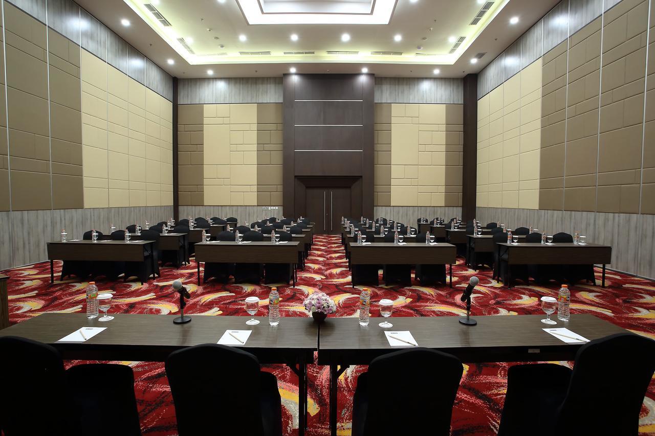 Bigland Hotel & Convention Sentul Богор Экстерьер фото