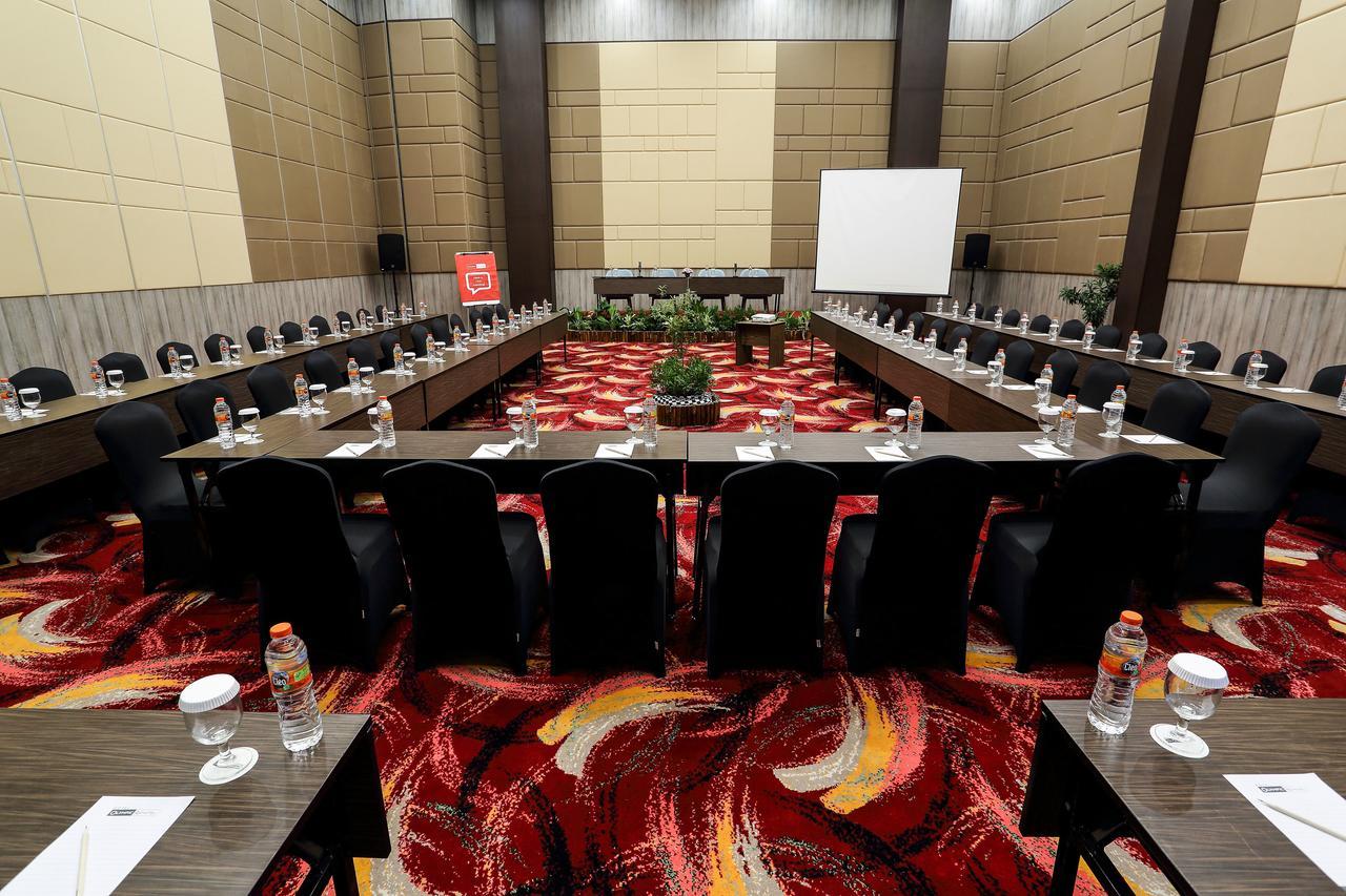 Bigland Hotel & Convention Sentul Богор Экстерьер фото