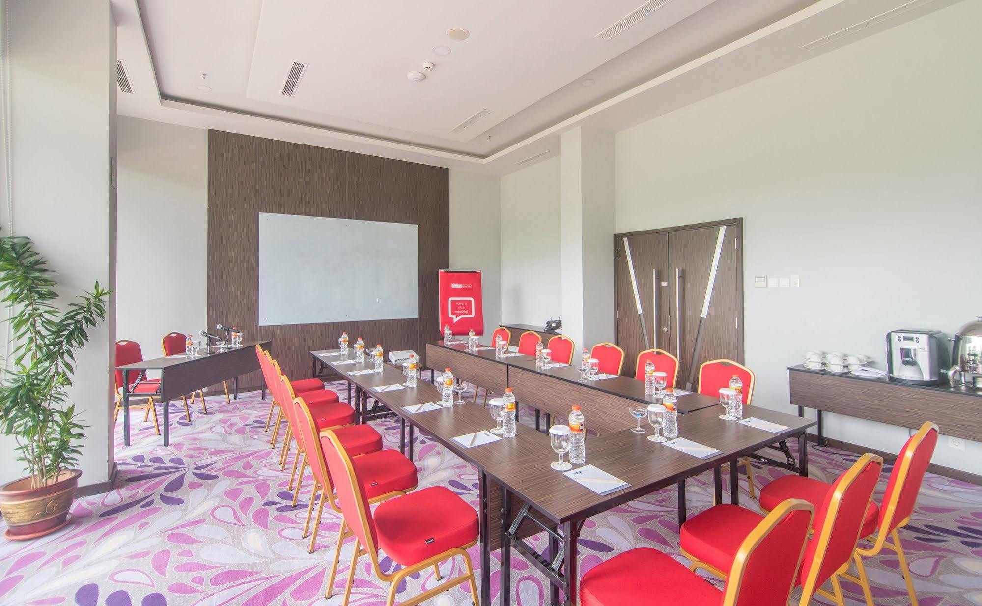Bigland Hotel & Convention Sentul Богор Экстерьер фото